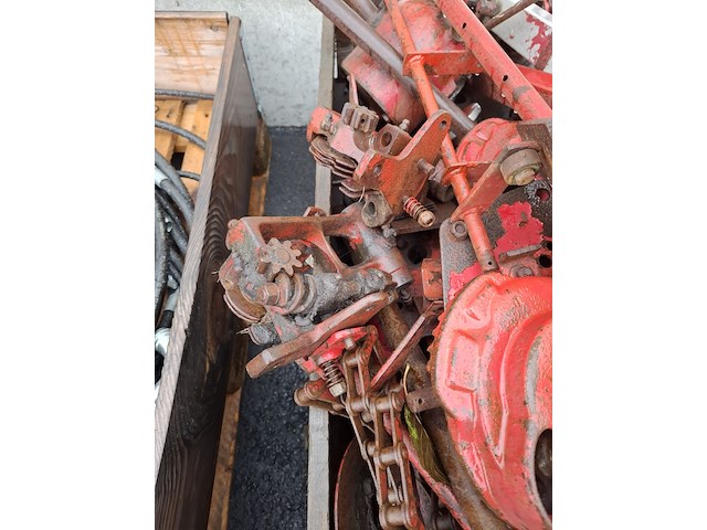 Pallet diverse hooipakpers onderdelen, o.a. new holland - afbeelding 3 van  5