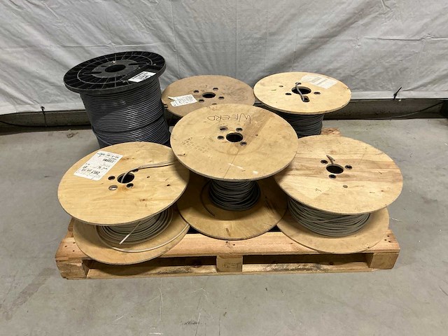 Pallet diverse signaal kabels - afbeelding 1 van  6