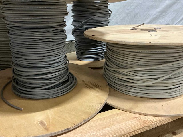 Pallet diverse signaal kabels - afbeelding 3 van  6