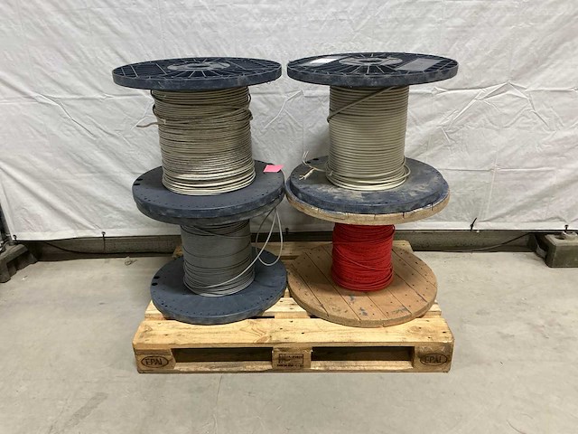 Pallet diverse singnaalkabels - afbeelding 1 van  5