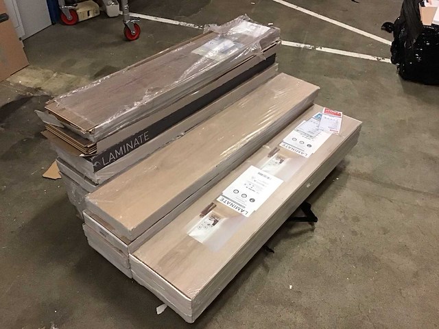 Pallet diverse soorten laminaatvloer - afbeelding 1 van  5