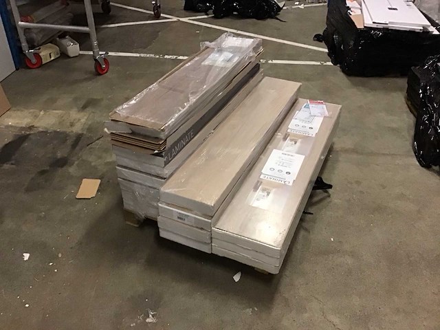 Pallet diverse soorten laminaatvloer - afbeelding 2 van  5