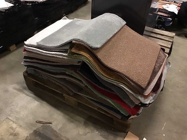 Pallet diverse stalen vloerkleed - afbeelding 1 van  5