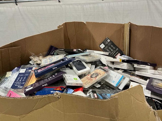 Pallet diverse telefoonhoesjes - afbeelding 1 van  3