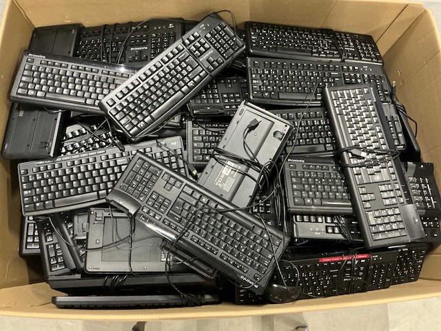 Pallet diverse toetsenborden - afbeelding 1 van  7