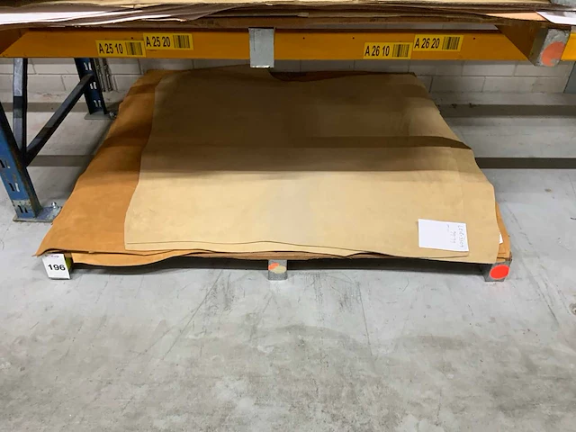 Pallet diverse vellen splitleer (1x) totaal: 28 m2 - afbeelding 1 van  3