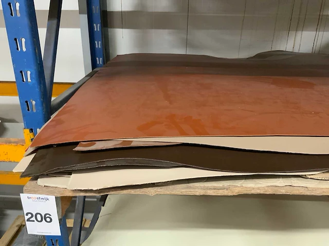 Pallet diverse vellen splitleer (1x) totaal: 51,86 m2 - afbeelding 2 van  3