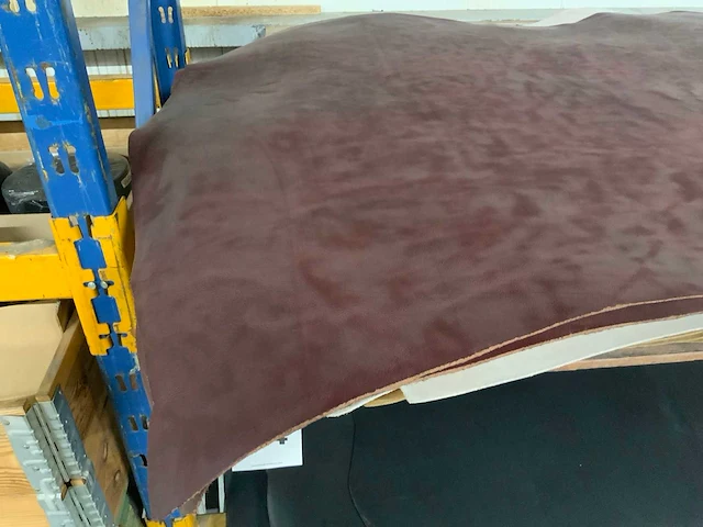 Pallet diverse vellen splitleer (1x) totaal: 57,77 m2 - afbeelding 2 van  6