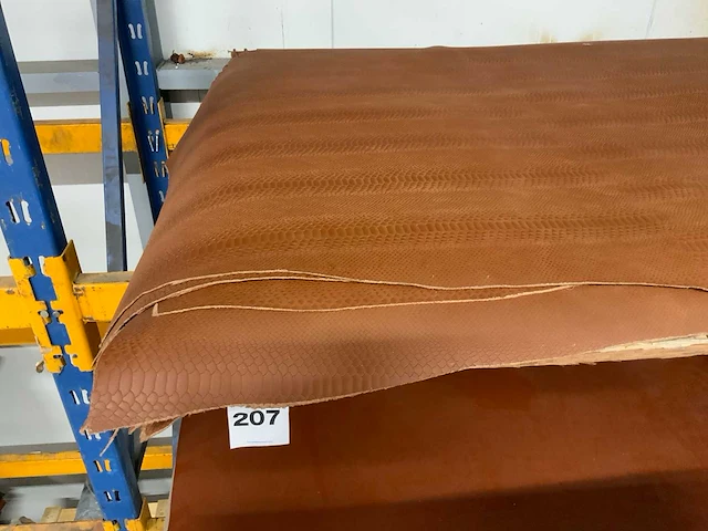 Pallet diverse vellen splitleer (1x) totaal: 90 m2 - afbeelding 2 van  3