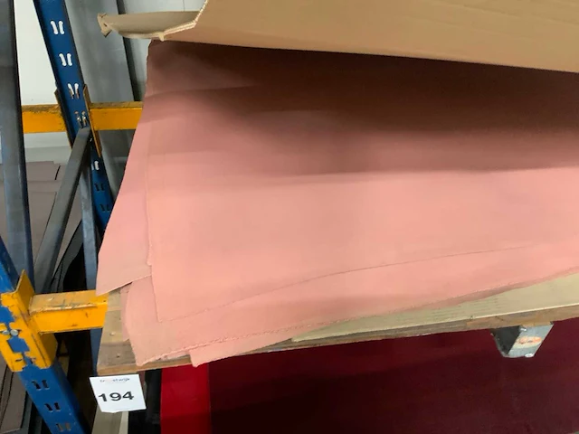 Pallet diverse vellen splitleer (1x)totaal: 58,29 m2 - afbeelding 2 van  3
