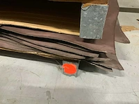 Pallet diverse vellen splitleer (2x) totaal: 104,35 m2 - afbeelding 4 van  5
