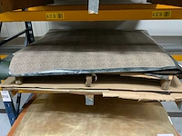 Pallet diverse vellen splitleer (2x) totaal: 104,44 m2
