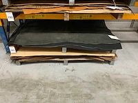 Pallet diverse vellen splitleer (2x) totaal: 144 m2 - afbeelding 1 van  4