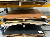 Pallet diverse vellen splitleer (2x) totaal: 67,18 m2 - afbeelding 1 van  5