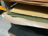 Pallet diverse vellen splitleer (2x) totaal: 67,18 m2 - afbeelding 4 van  5
