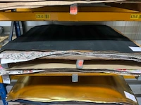 Pallet diverse vellen splitleer (2x) totaal: 85,66 m2 - afbeelding 1 van  3