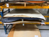 Pallet diverse vellen splitleer (2x) totaal: 94 m2