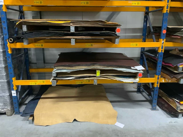 Pallet diverse vellen splitleer, (3x) totaal: 119,94 m2 - afbeelding 1 van  10