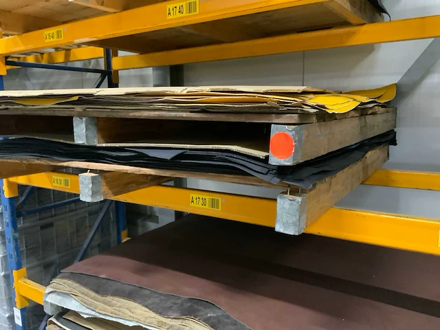 Pallet diverse vellen splitleer, (3x) totaal: 119,94 m2 - afbeelding 4 van  10