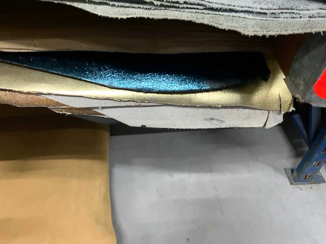 Pallet diverse vellen splitleer, (3x) totaal: 119,94 m2 - afbeelding 8 van  10