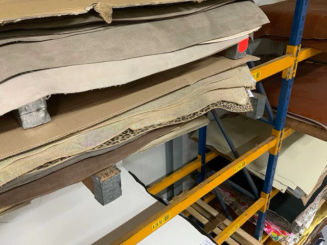 Pallet diverse vellen splitleer (3x) totaal: 239,71 m2 - afbeelding 4 van  5