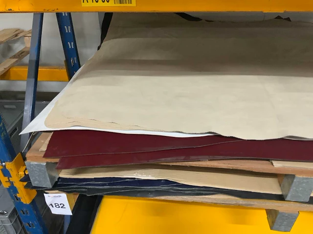 Pallet diverse vellen splitleer (3x) totaal: 64,76m2 - afbeelding 2 van  5