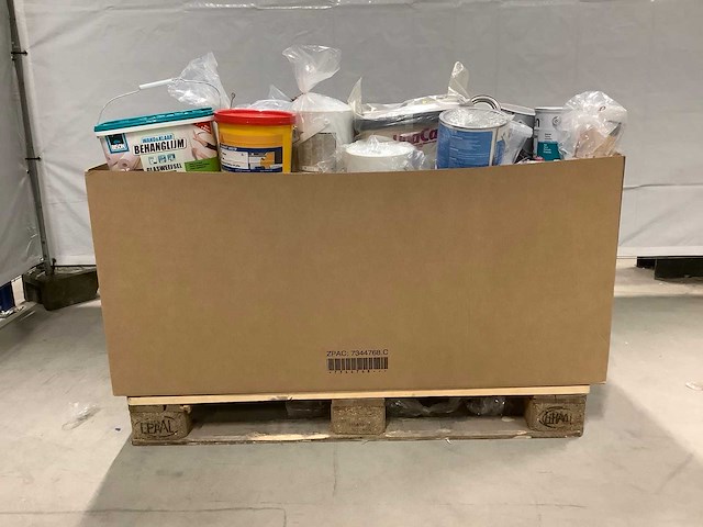 Pallet diverse verf en lijmen - afbeelding 1 van  9