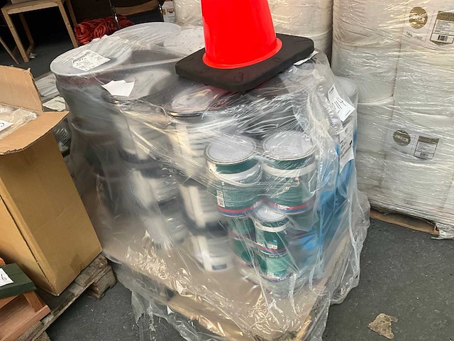 Pallet diverse verf - afbeelding 1 van  6