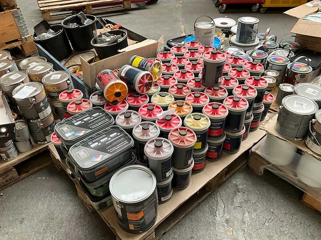 Pallet diverse verf - afbeelding 1 van  10