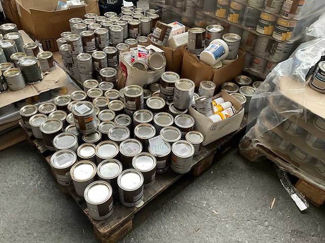 Pallet diverse verf - afbeelding 1 van  4