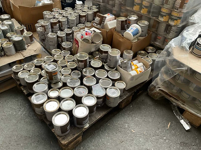 Pallet diverse verf - afbeelding 1 van  7