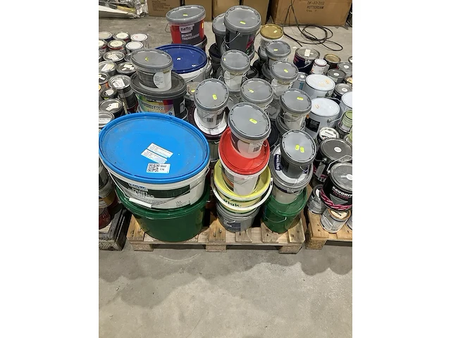 Pallet emmers verf - afbeelding 1 van  8