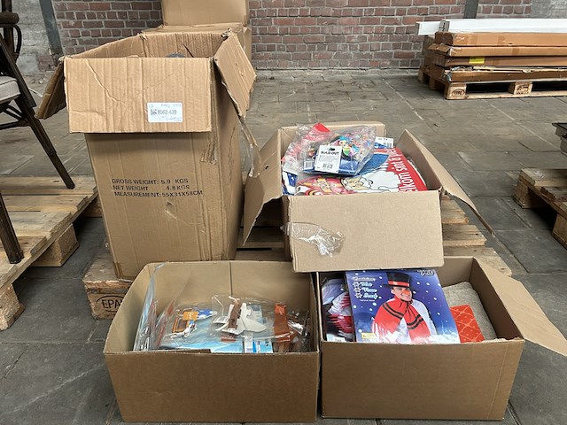 Pallet feestartikelen - afbeelding 2 van  9