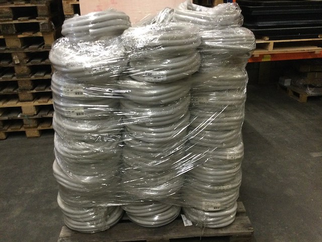 Pallet flexibele elektriciteits slangen ips, lichtgrijs - afbeelding 1 van  3