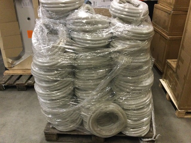 Pallet flexibele elektriciteits slangen ips, lichtgrijs - afbeelding 2 van  3