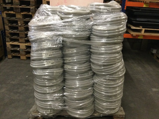 Pallet flexibele elektriciteits slangen ips, lichtgrijs - afbeelding 1 van  3