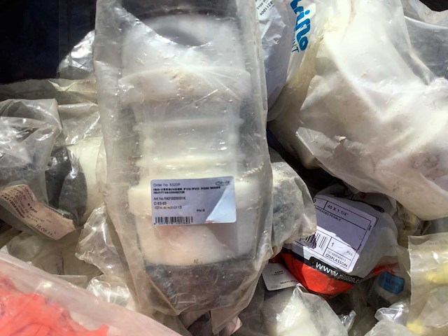 Pallet gas- en water- fittingen tbv wegenbouw - afbeelding 3 van  11