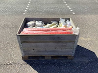 Pallet gas- en water- fittingen tbv wegenbouw - afbeelding 4 van  11