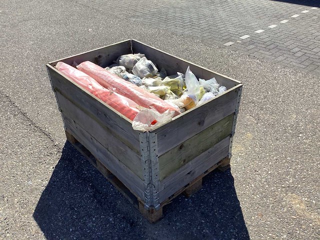 Pallet gas- en water- fittingen tbv wegenbouw - afbeelding 5 van  11