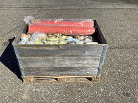 Pallet gas- en water- fittingen tbv wegenbouw - afbeelding 8 van  11