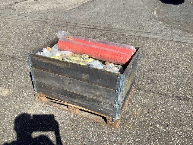 Pallet gas- en water- fittingen tbv wegenbouw - afbeelding 9 van  11