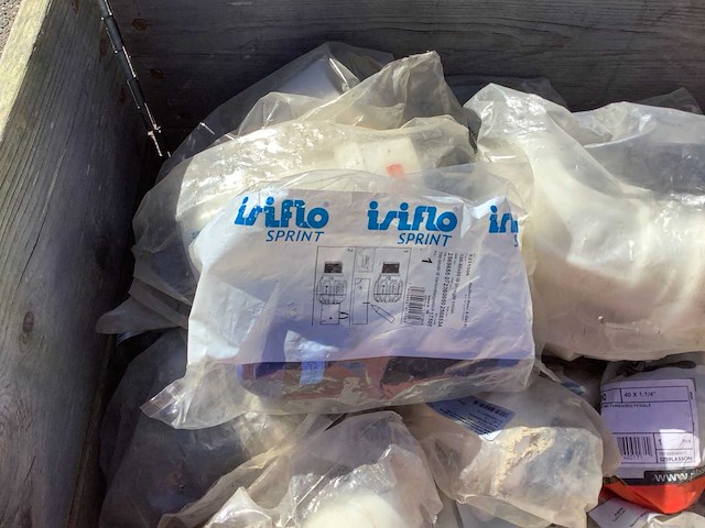 Pallet gas- en water- fittingen tbv wegenbouw - afbeelding 10 van  11