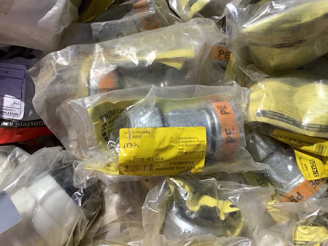 Pallet gas- en water- fittingen tbv wegenbouw - afbeelding 11 van  11