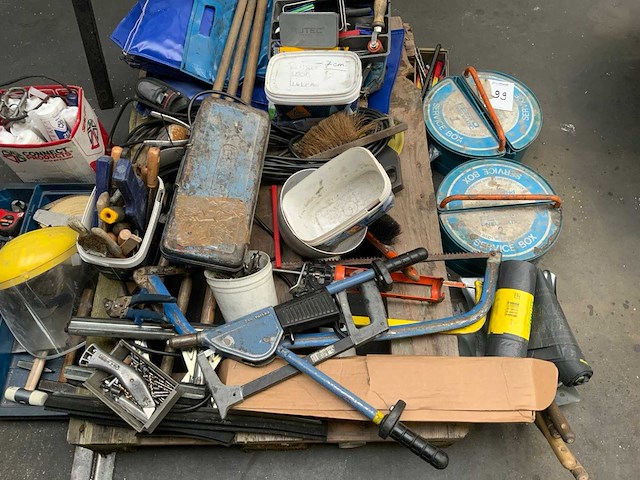 Pallet gevuld met handgereedschappen - afbeelding 4 van  5