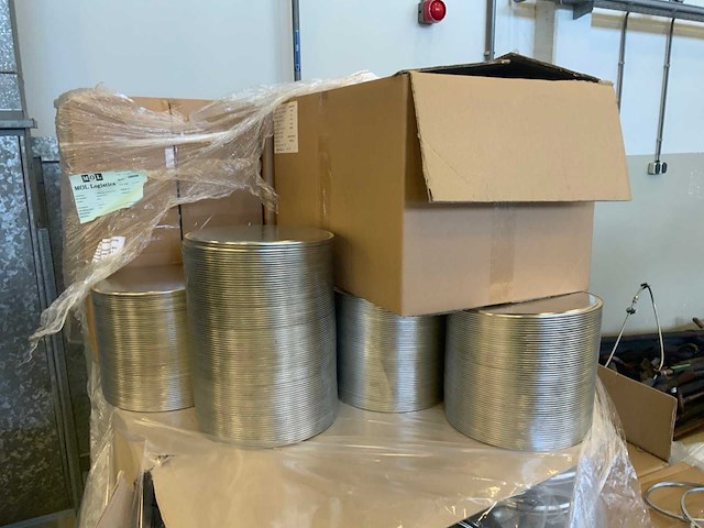 Pallet gevuld met verpakkingsmateriaal (3x) - afbeelding 4 van  5