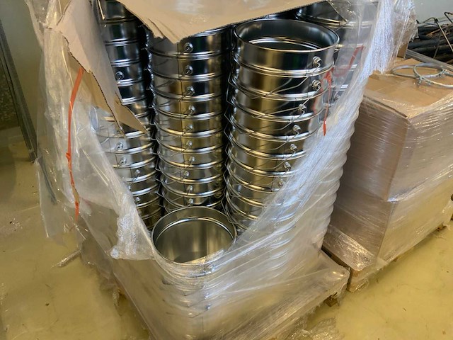 Pallet gevuld met verpakkingsmateriaal (3x) - afbeelding 5 van  5