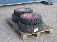Pallet heftruckbanden 4stuks - afbeelding 1 van  1