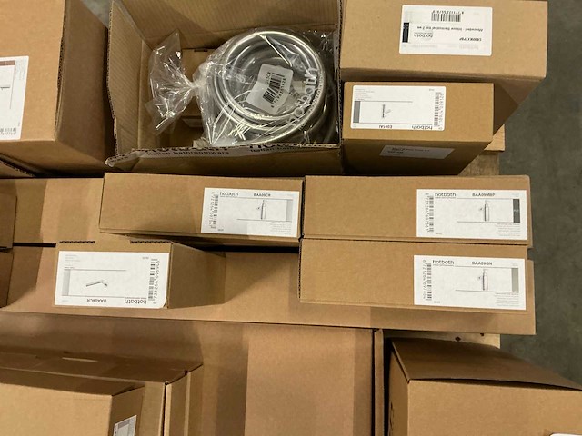 Pallet hotbath sanitairaccesoires - afbeelding 6 van  12