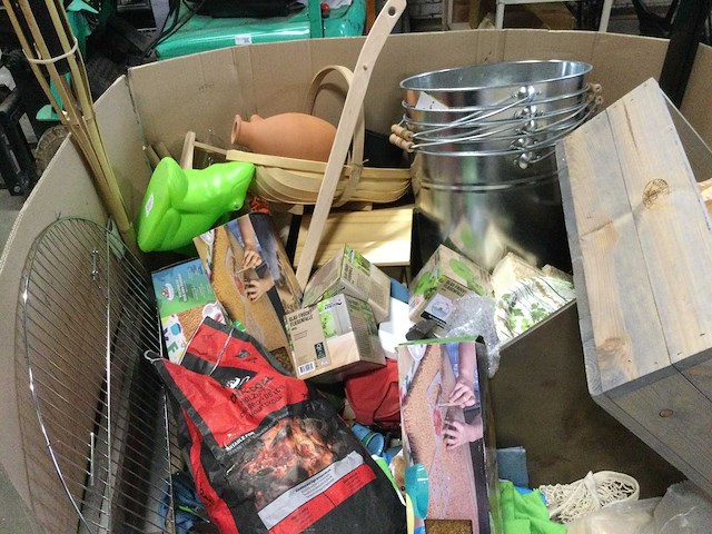 Pallet huishoudelijke- en tuinbenodigdheden - afbeelding 2 van  4