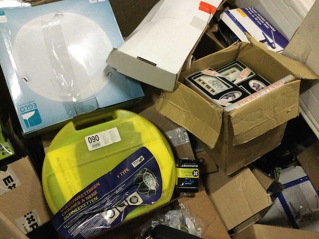 Pallet huishoudelijke- tuinartikelen - afbeelding 1 van  3